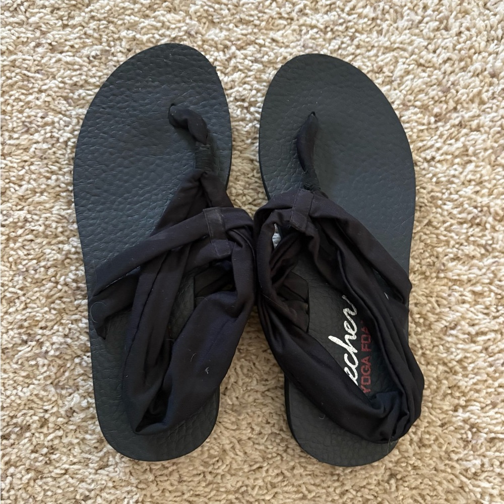 Skechers Black Minimalist Sandals with Flexible Sole